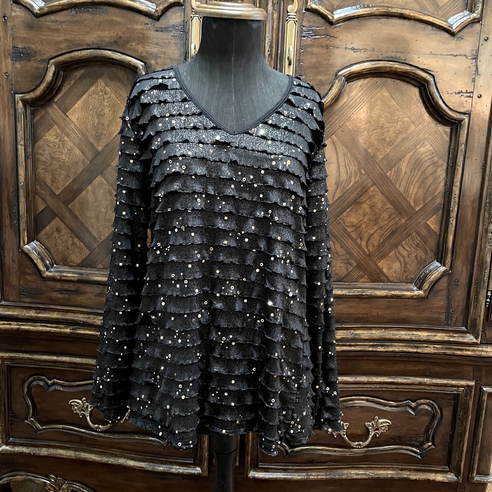 Reba Black with Gold Accents Long Sleeve Top. Size L